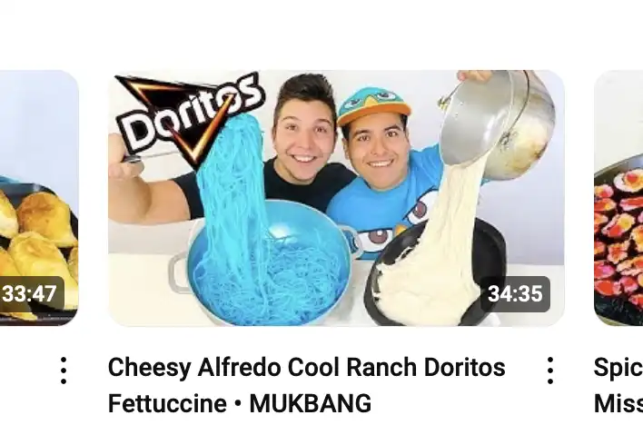 Miniaturki z jedzeniem na kanale Nikocado Avocado